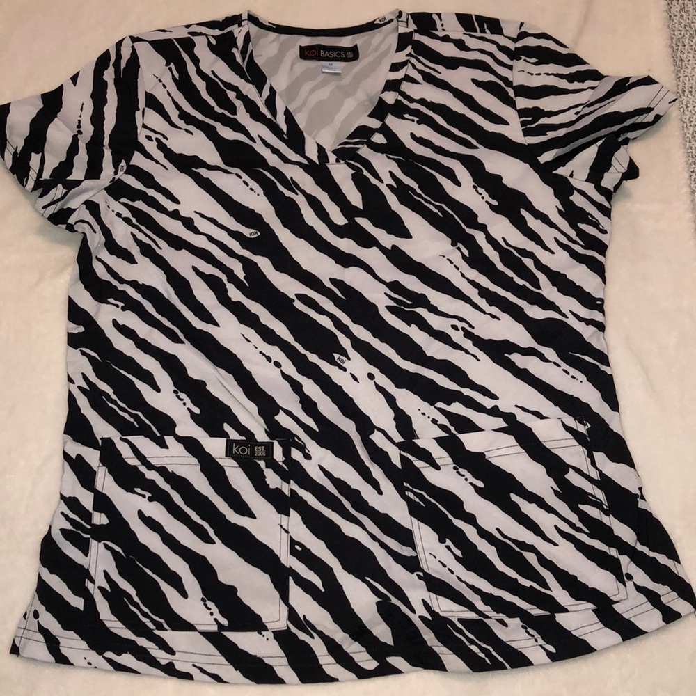 Medium koi scrub top